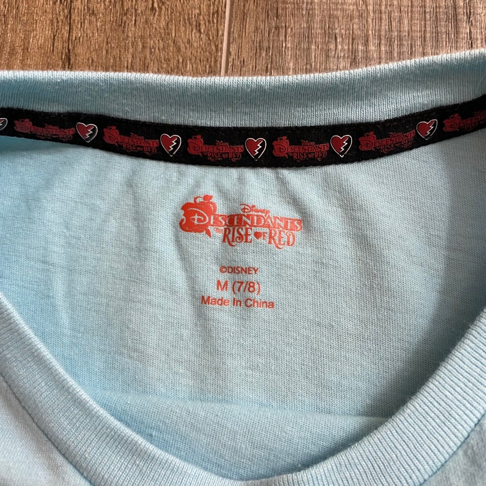Disney Descendants The Rise of Red Light Blue Twist Front Graphic Tee Kids M 7/8 - Picture 4 of 6